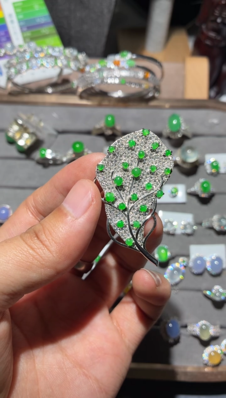 颈饰银S925镶嵌翡翠全量