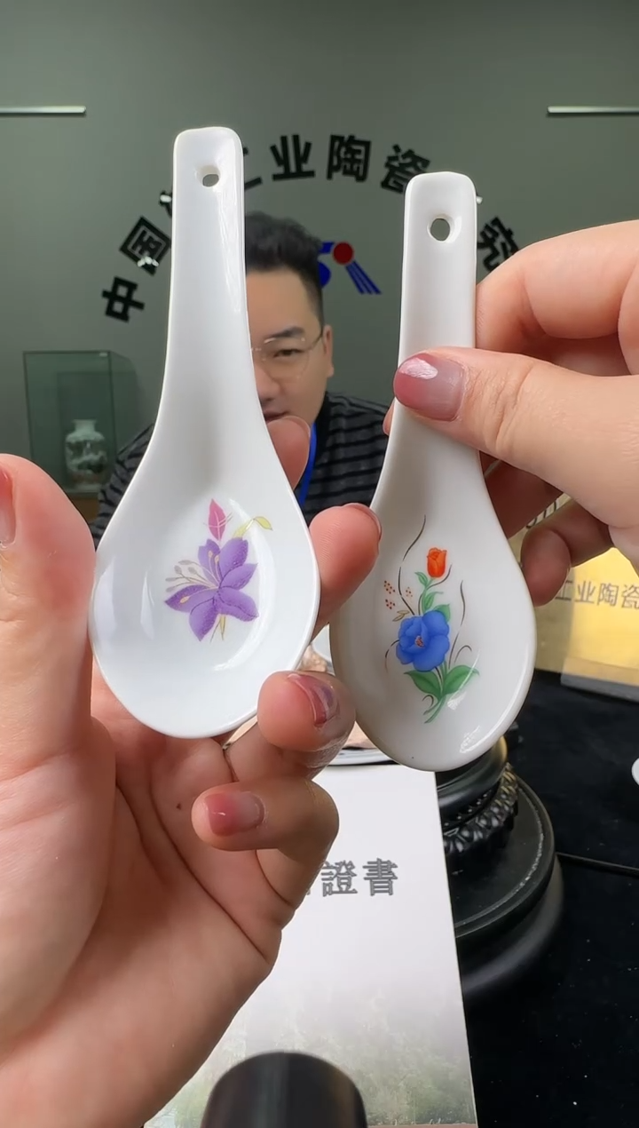 瓷滑石子小汤勺2只