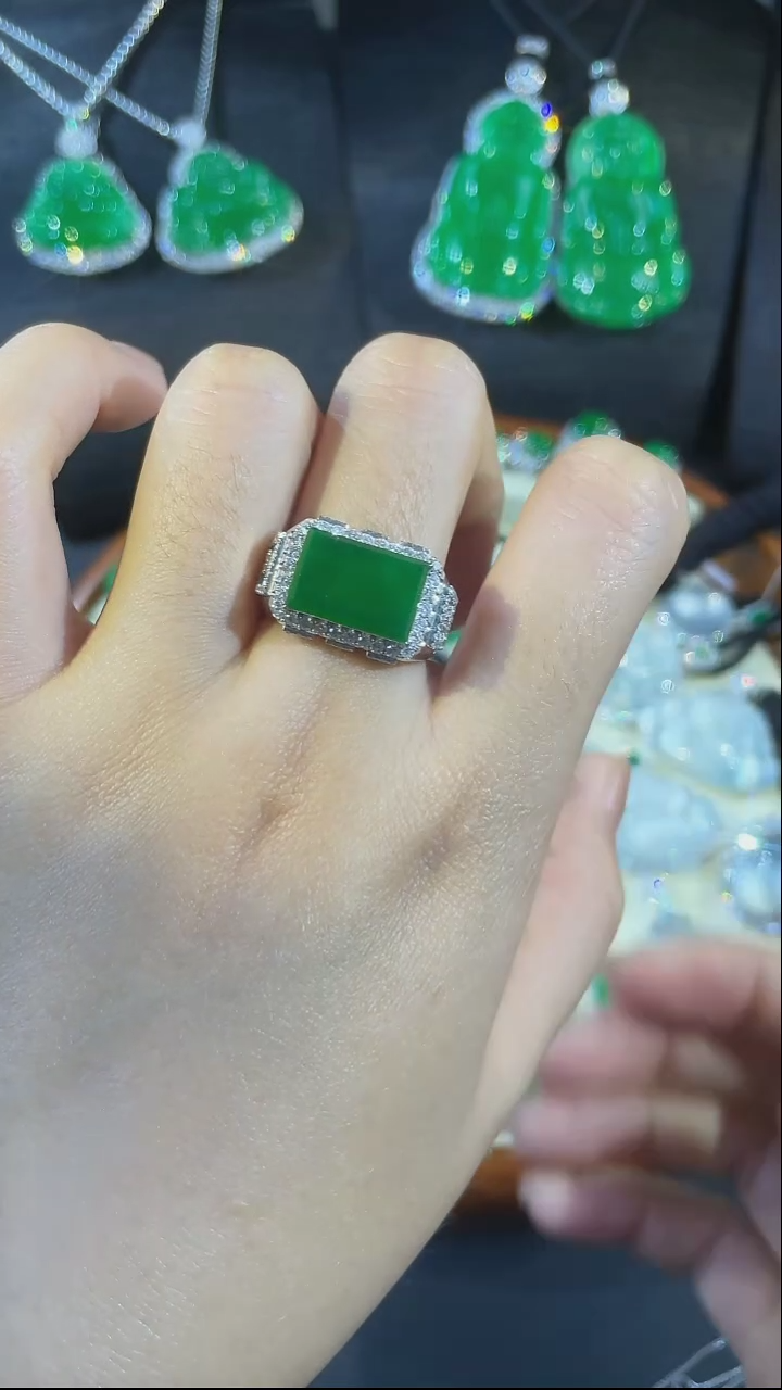 【闪购商品】翡翠戒指18K金镶嵌翡翠
