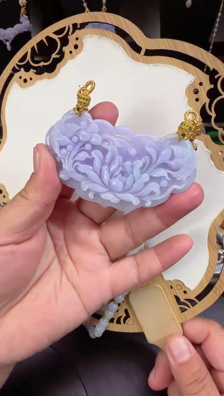 【闪购商品】翡翠颈饰未镶嵌牌子