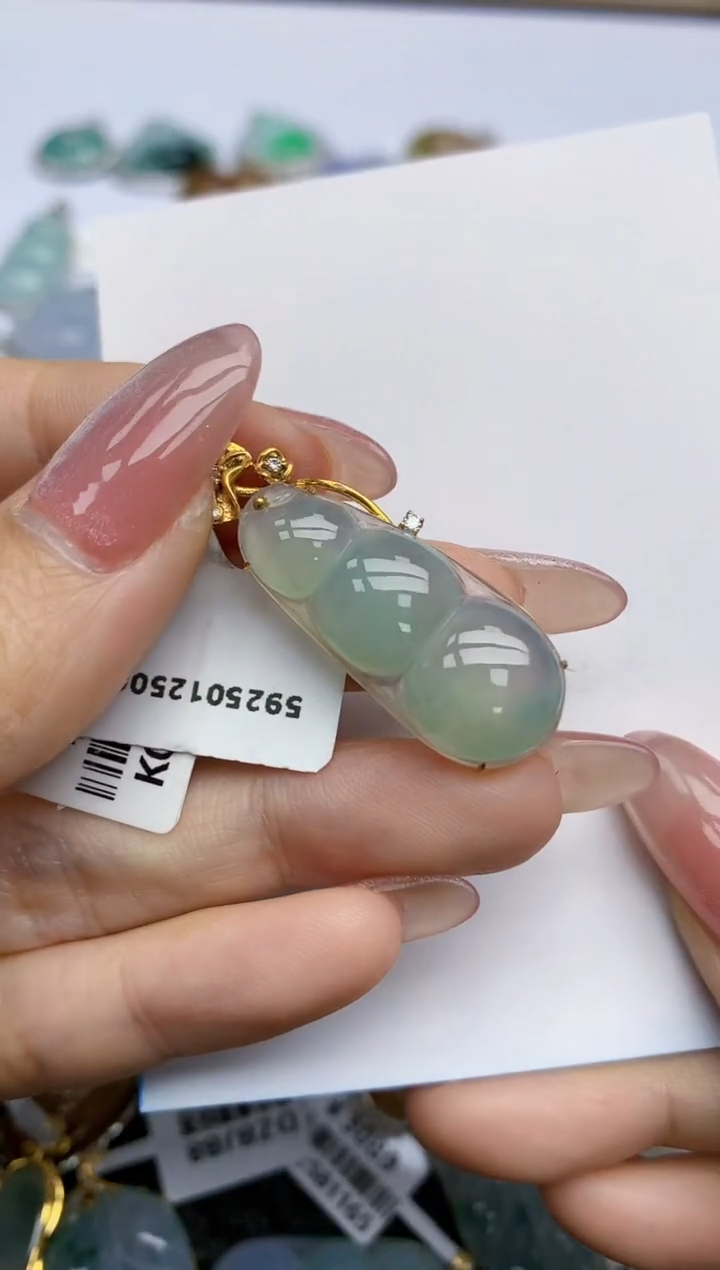 【闪购商品】翡翠挂件18K金镶嵌天然翡翠A货