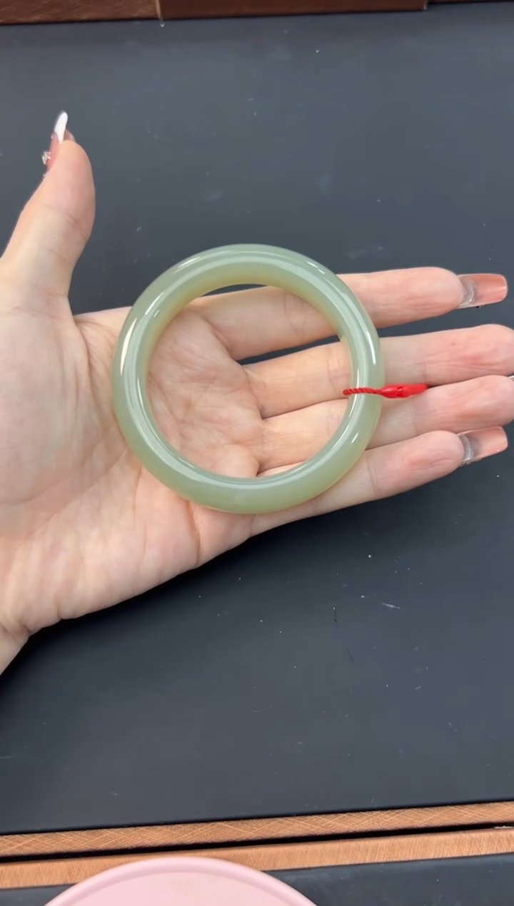 【闪购商品】和田玉手镯未镶嵌且末微色差近矿54手镯