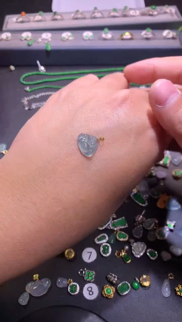 【闪购商品】翡翠吊坠(不含链)18K金镶嵌11