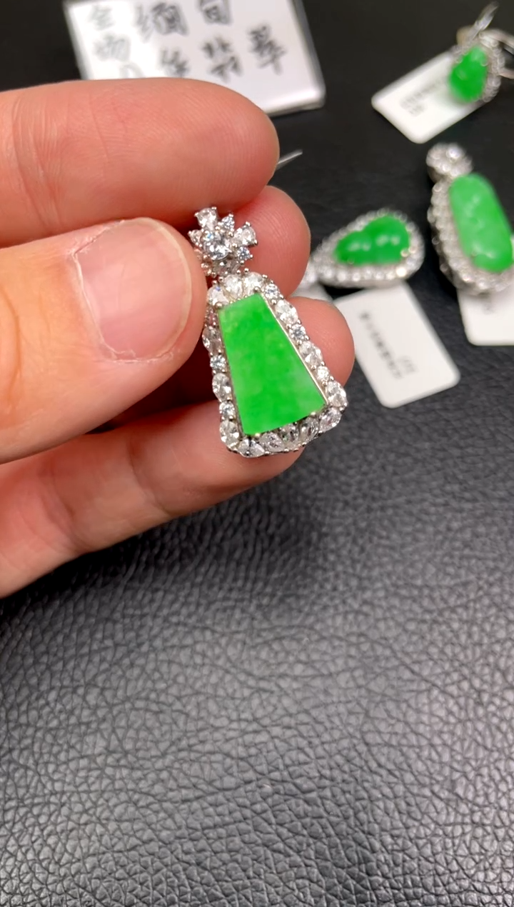 【闪购商品】翡翠吊坠(不含链)银S925镶嵌dz