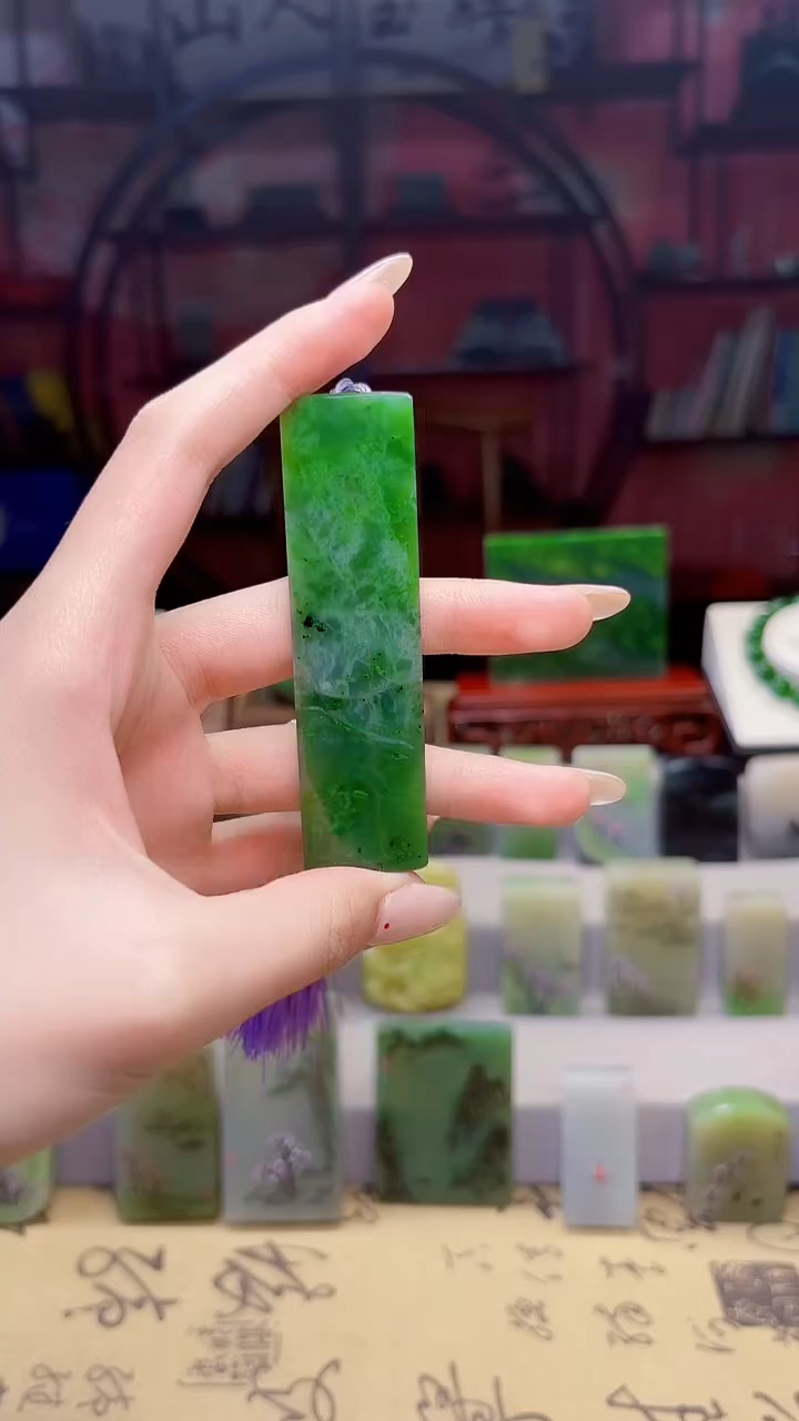 未镶嵌和田玉摆件100