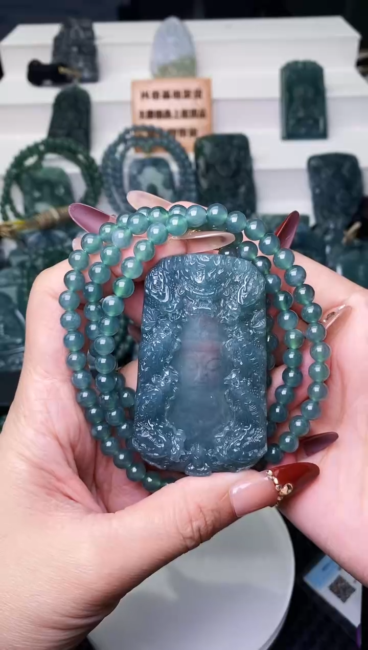 颈饰未镶嵌翡翠 