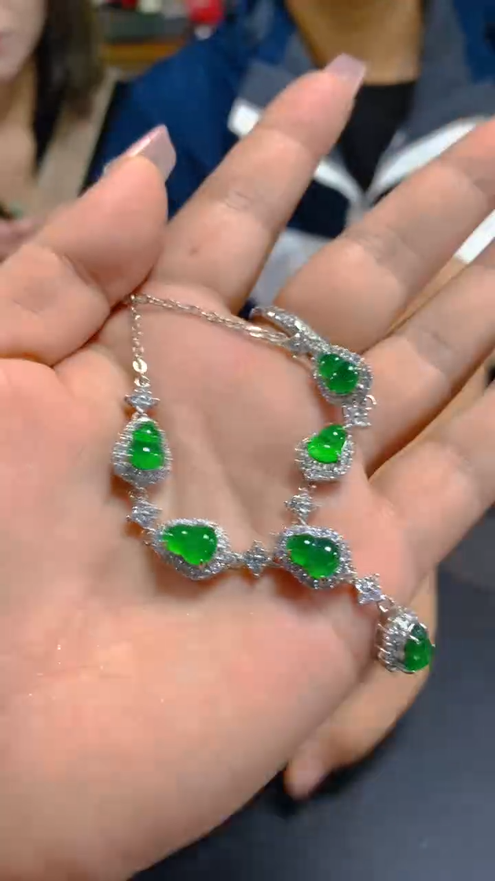 【闪购商品】翡翠吊坠(赠链)未镶嵌0749848787多样性发其一