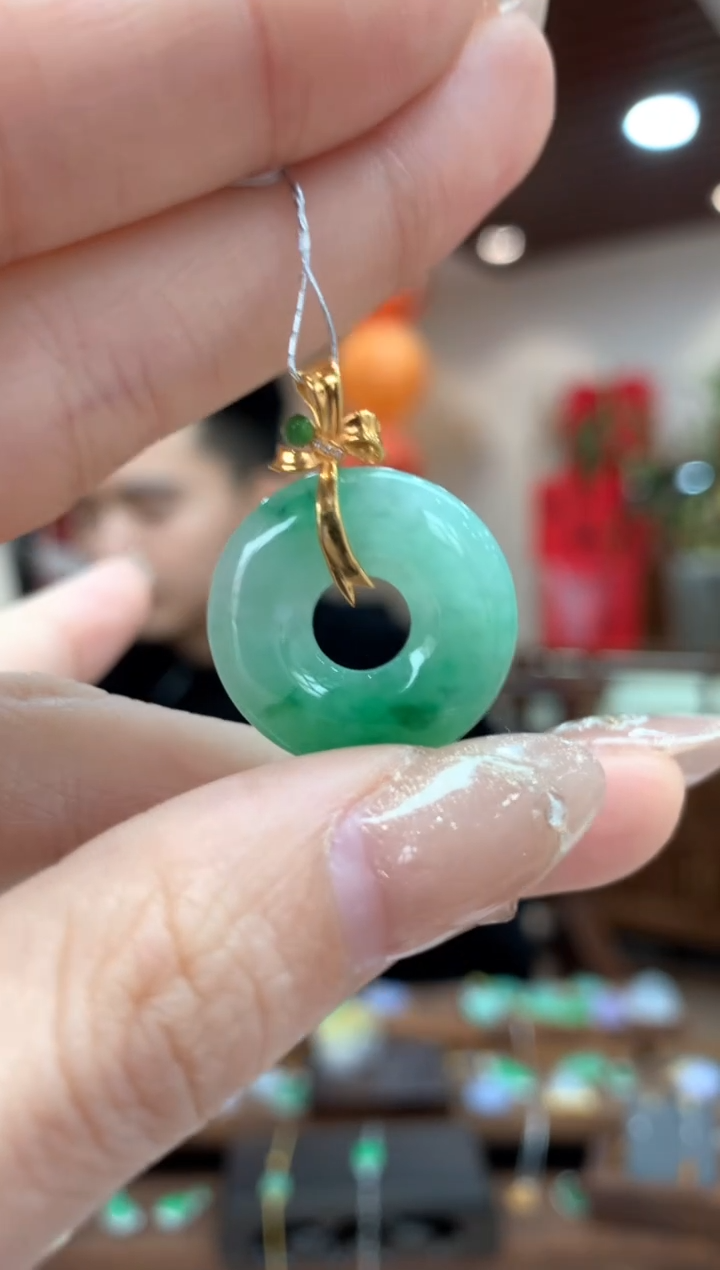 【闪购商品】翡翠吊坠(不含链)18K金镶嵌甜甜圈