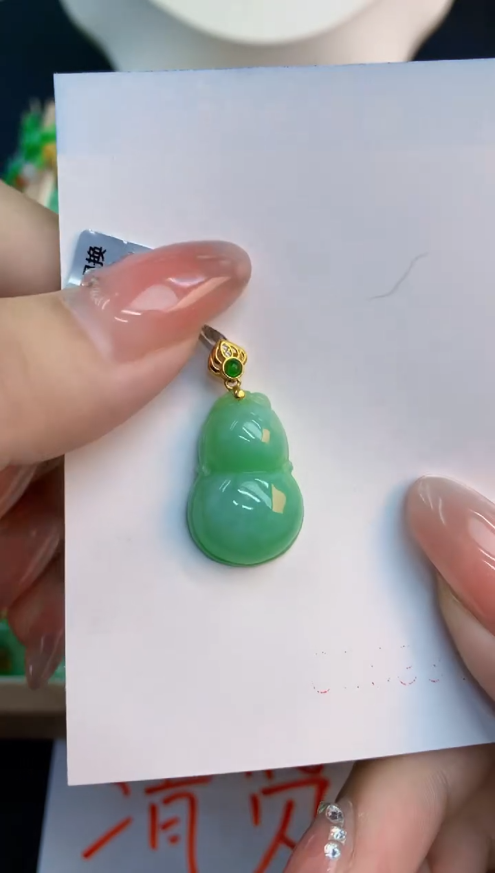 翡翠未镶嵌颈饰1