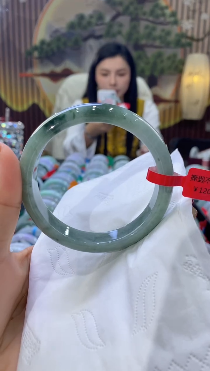 【闪购商品】翡翠手镯未镶嵌多人00395
