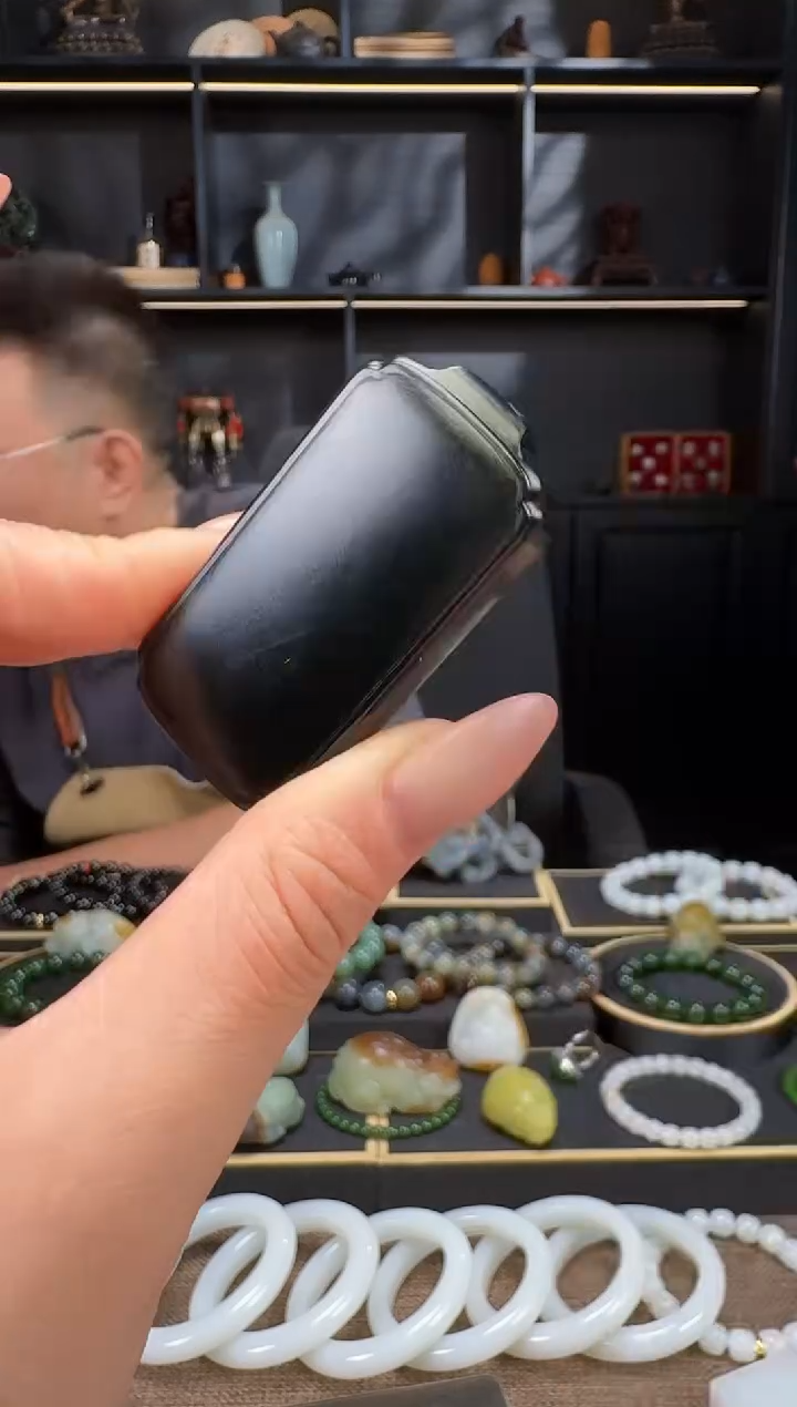 颈饰未镶嵌和田玉沉*黑青无事牌挂件50g