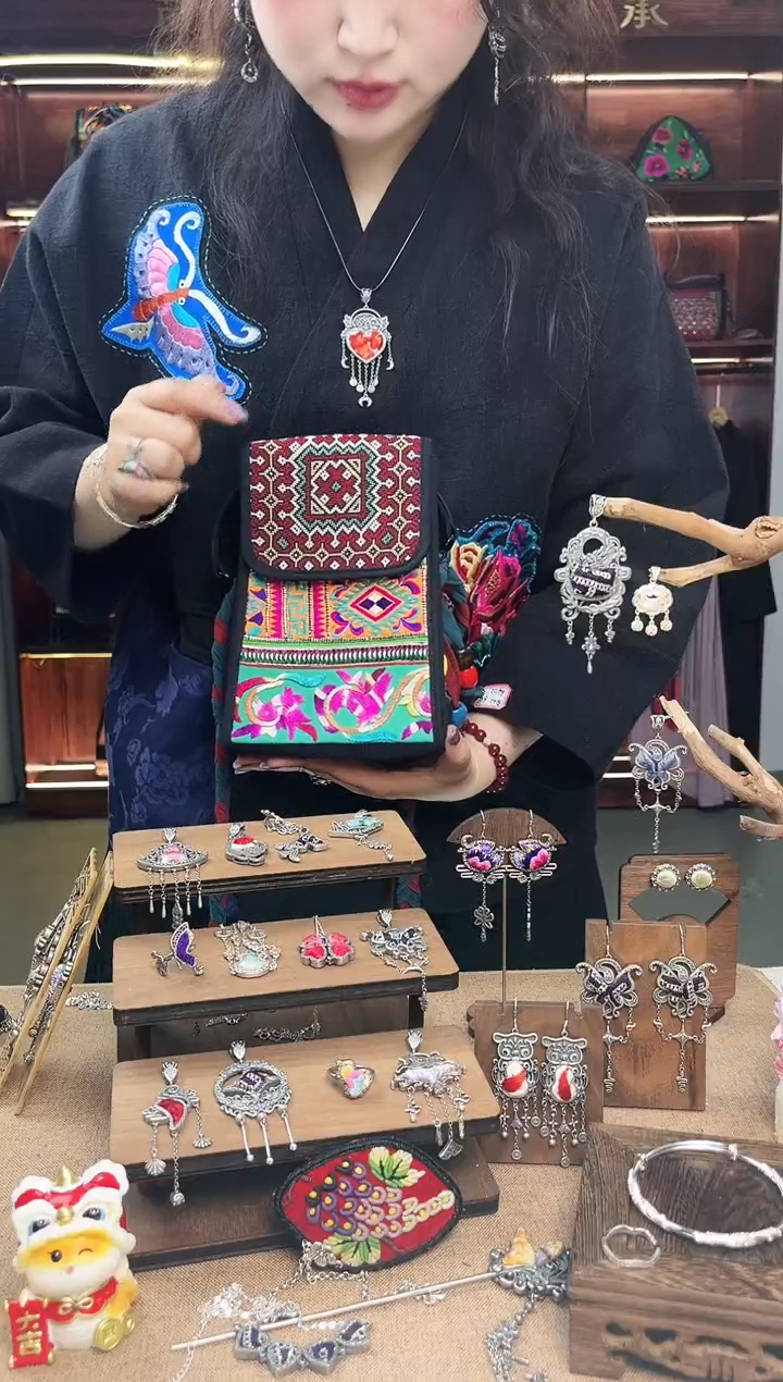 【闪购商品】织绣A10黔东南苗族刺绣