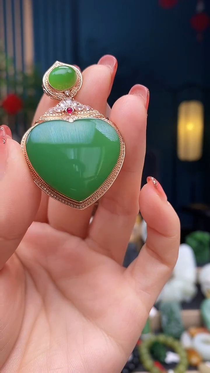 【闪购商品】和田玉吊坠18K金镶嵌吊坠