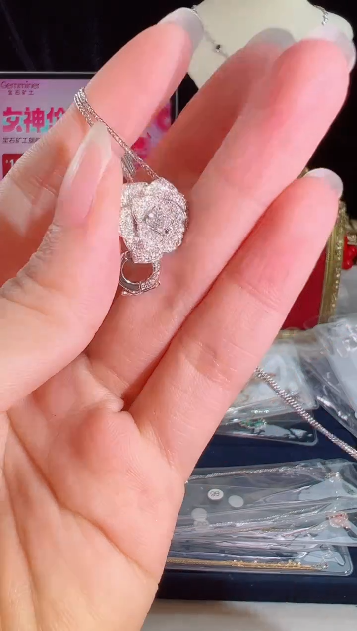 【闪购商品】钻石颈饰18K金镶嵌BN7839#-Y#68