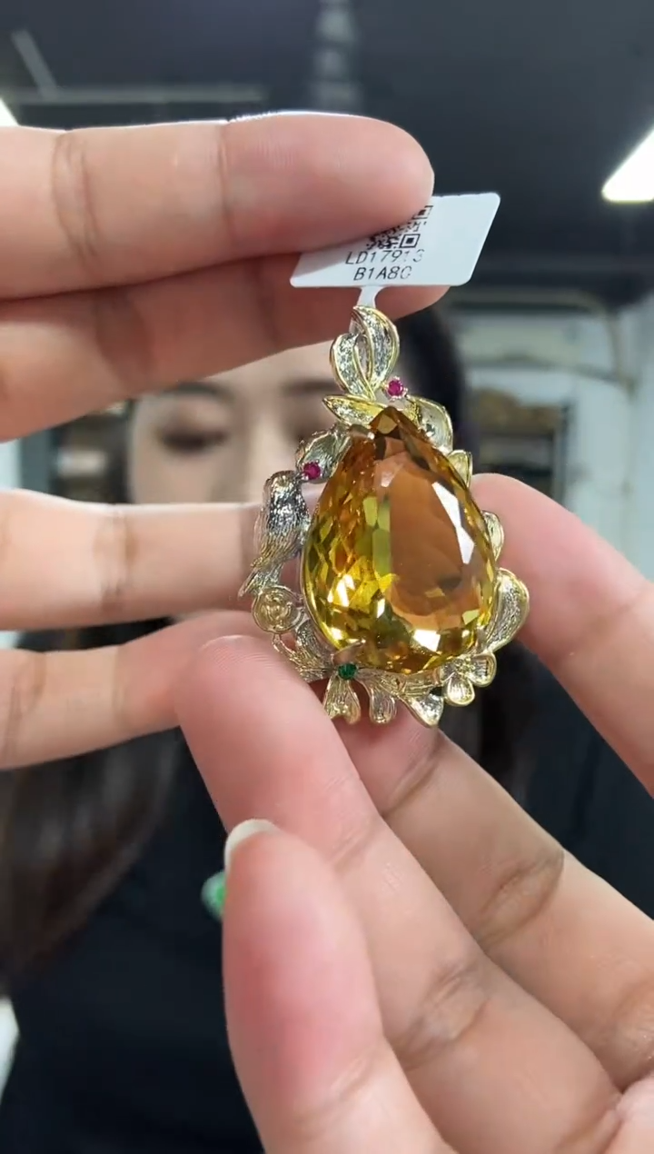 【闪购商品】水晶吊坠未镶嵌多样性发其一，颜色微差