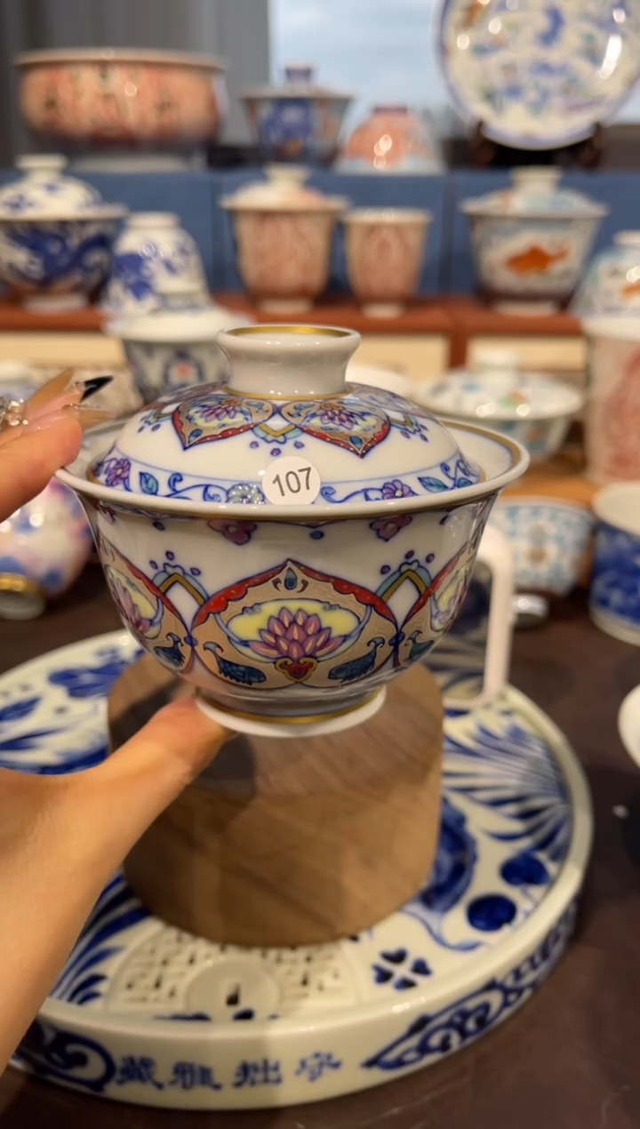 【闪购商品】杯107新斗彩三兔共耳盖碗