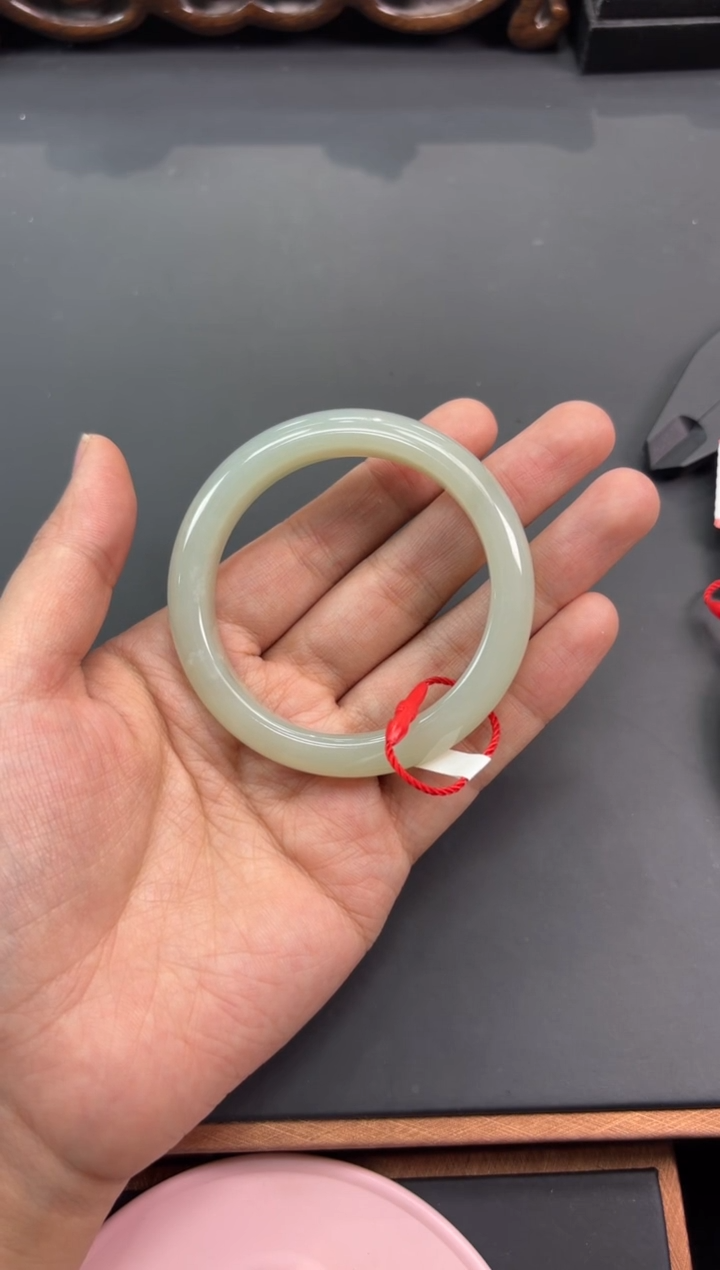 【闪购商品】和田玉手镯未镶嵌且末微色差近矿52