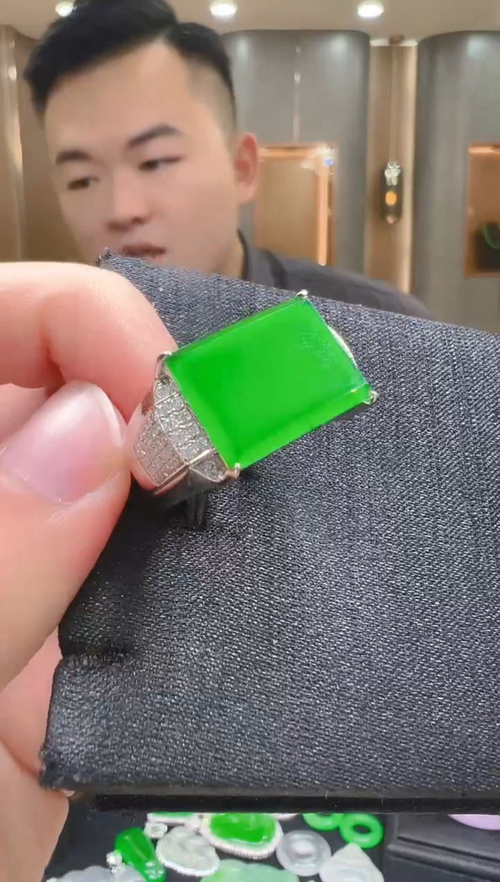 18K金镶嵌戒指翡翠品*W天然A货翡翠