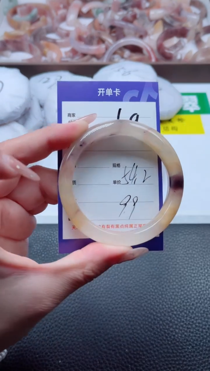 【闪购商品】石英质玉手镯未镶嵌109-54