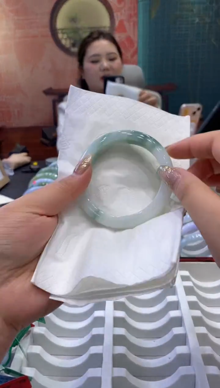 【闪购商品】翡翠手镯未镶嵌多人005446