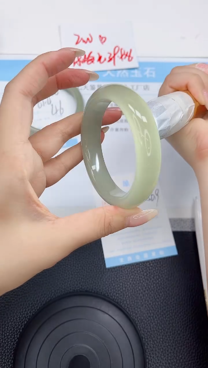 石英质玉手镯未镶嵌125-56.9