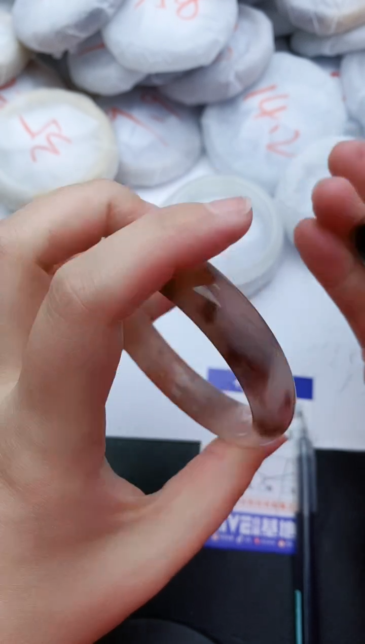 【闪购商品】石英质玉手镯未镶嵌46+57/58