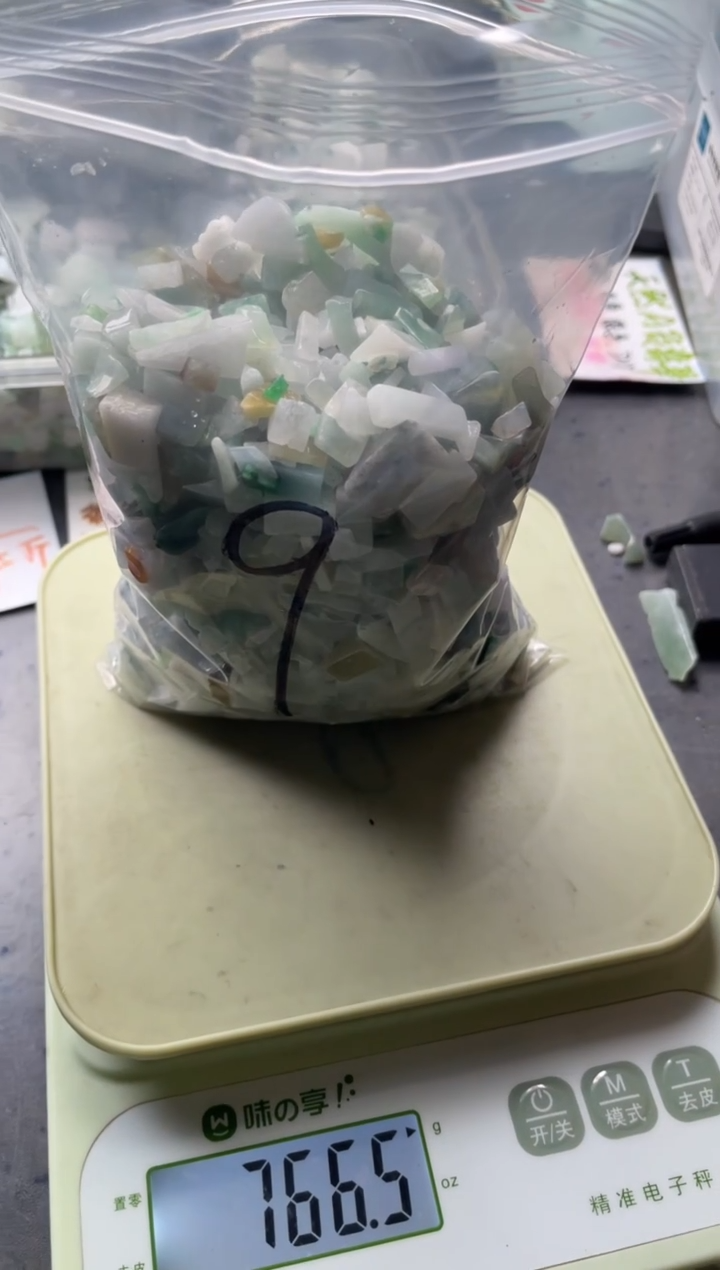 配石翡翠天然翡翠迷你750克9