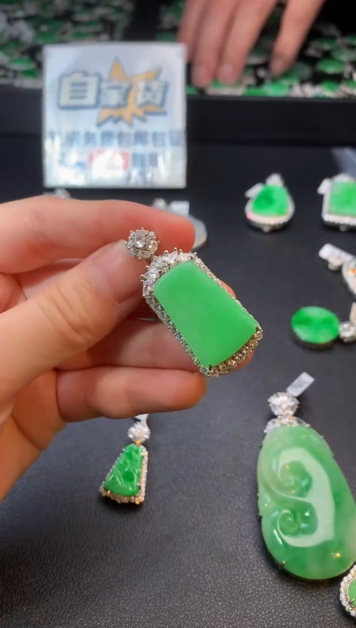 【闪购商品】翡翠颈饰银S925镶嵌翡翠