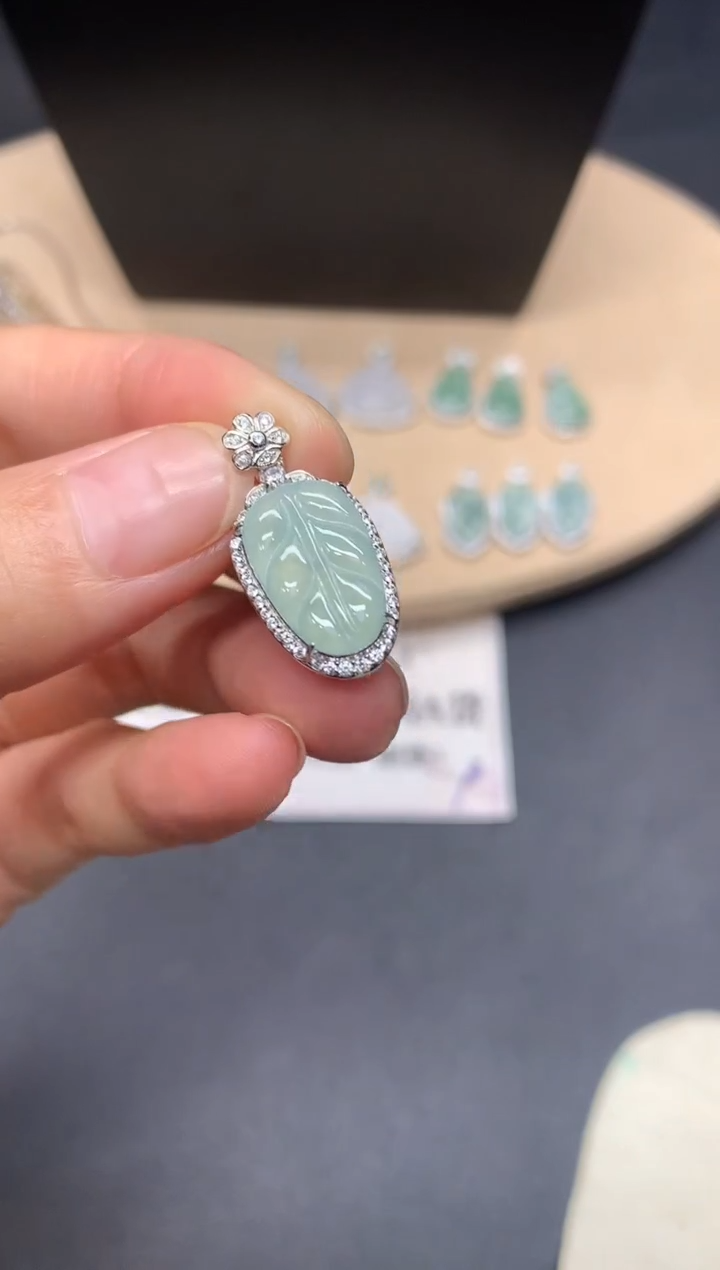 【闪购商品】翡翠吊坠(不含链)银S925镶嵌叶子【多样性发其一】