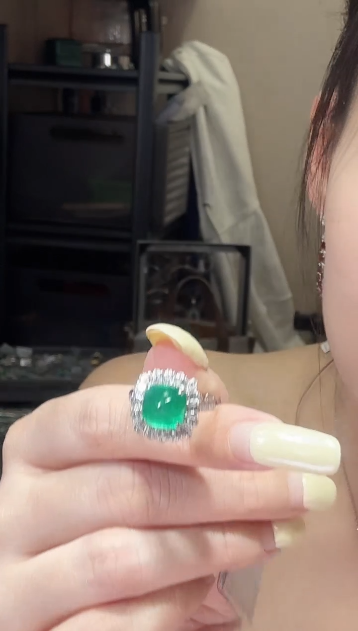 18K金镶嵌戒指祖母绿3.65ct