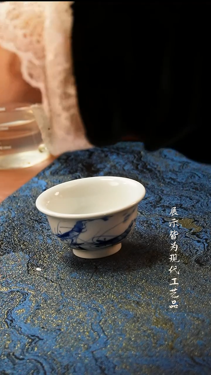 柚也写意虾趣压手