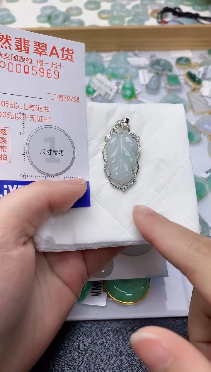 颈饰银S925镶嵌翡翠天然A货