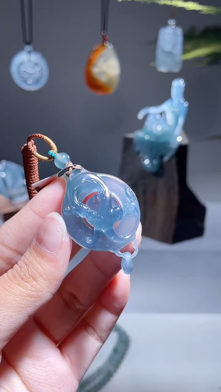 颈饰未镶嵌翡翠挂件