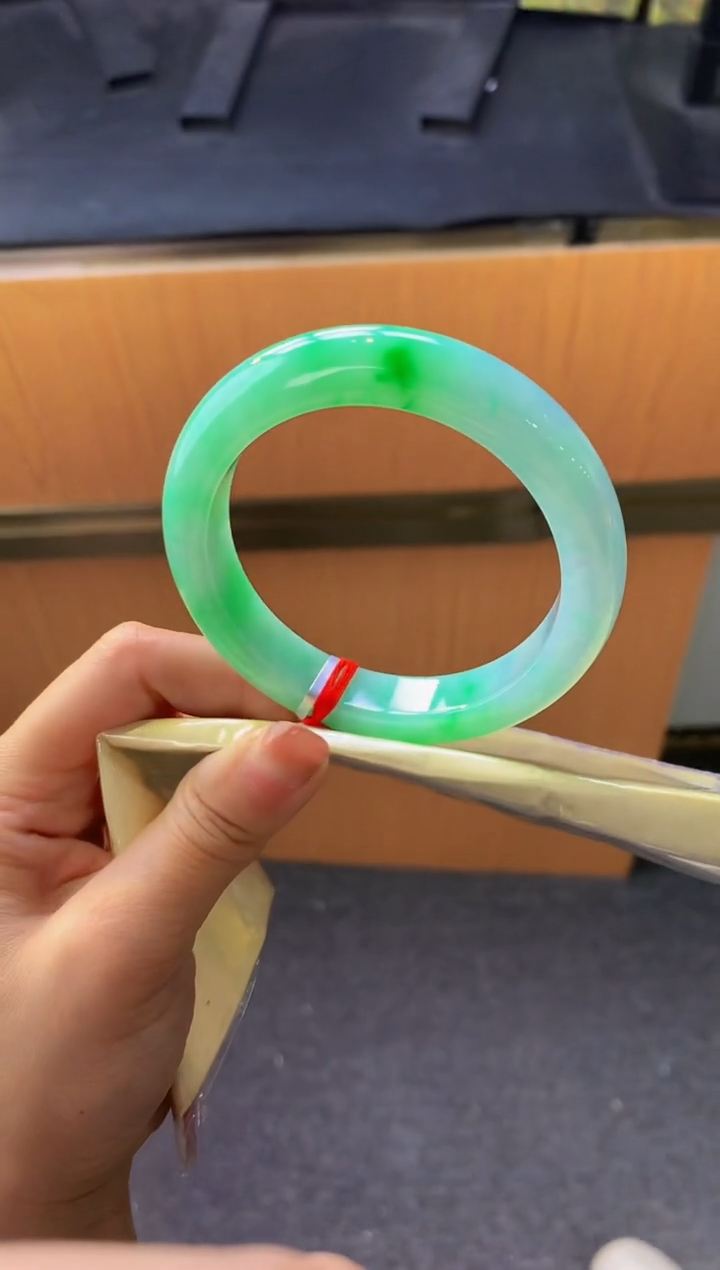 未镶嵌手镯翡翠- Q116圈口57.2 全款16.5万 定金2万