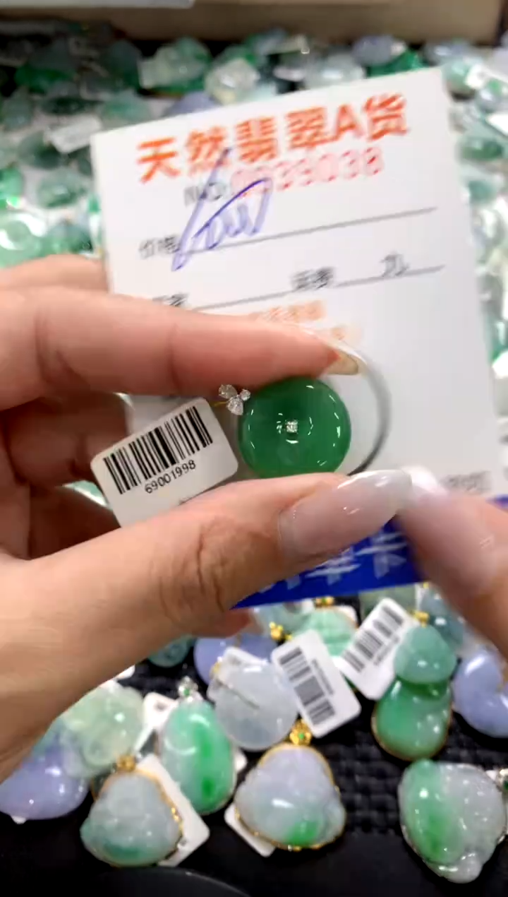 颈饰18K金镶嵌翡翠1111111111111111