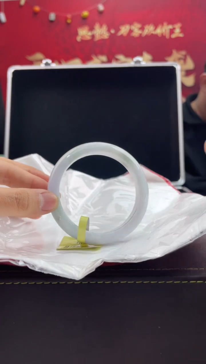 【闪购商品】翡翠手镯未镶嵌74翡翠手镯（微瑕）