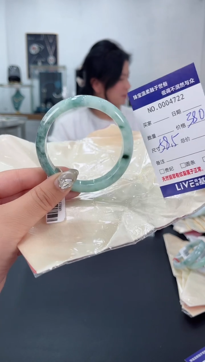 【闪购商品】翡翠手镯未镶嵌天然翡翠A货