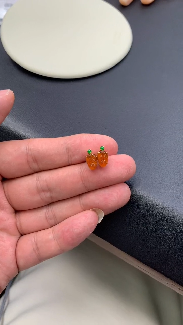 颈饰18K金镶嵌翡翠48小时鉴赏期 退货不扣服务费