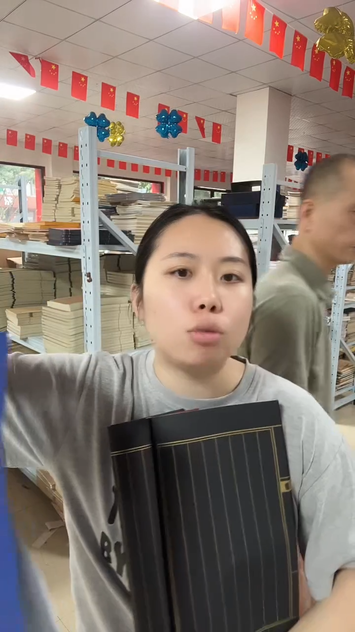 【直播间专属】黑色蜡染竖格80页1