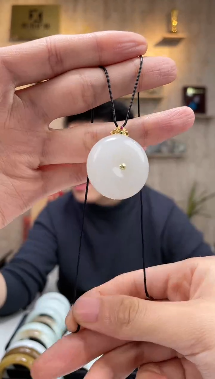 【闪购商品】和田玉18K金镶嵌颈饰平安扣吊坠一件