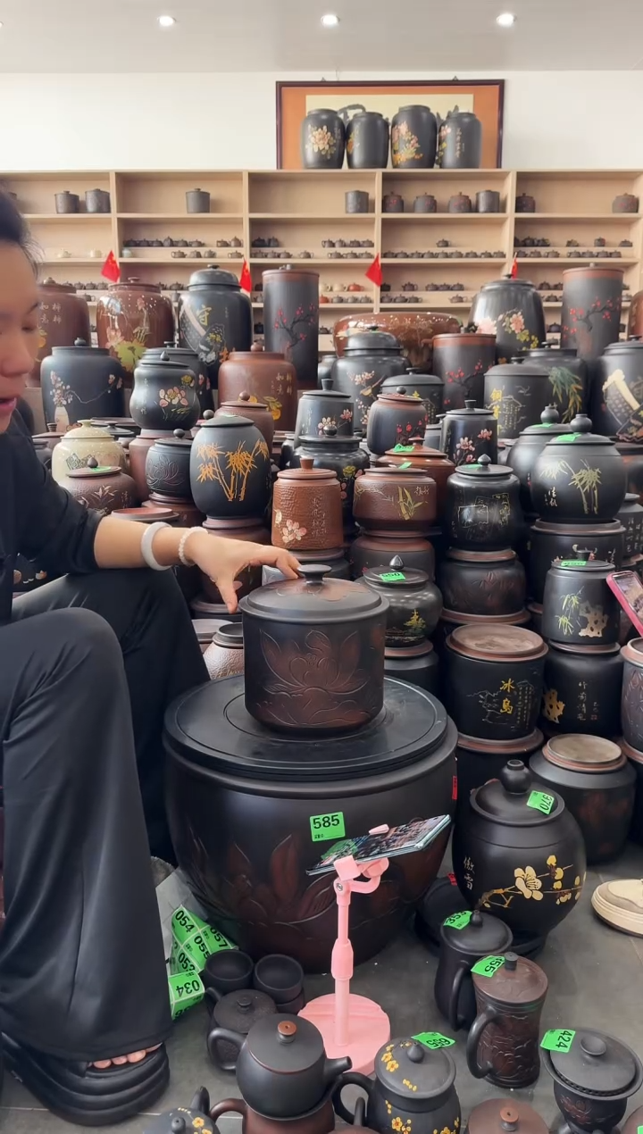 瑕疵茶叶罐  290  荷花小五饼 鼓盖 