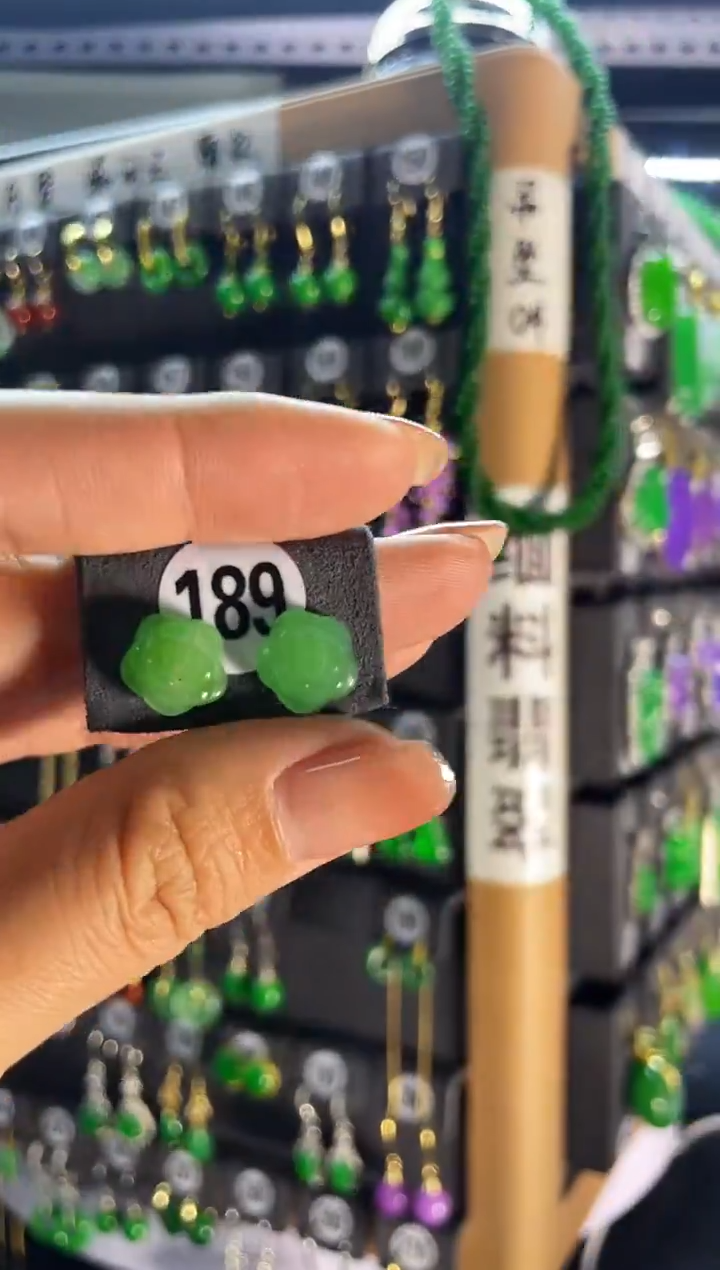 【闪购商品】翡翠耳饰银S925镶嵌189...