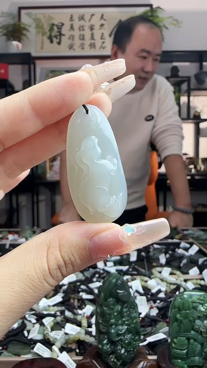 颈饰未镶嵌和田玉望月兔