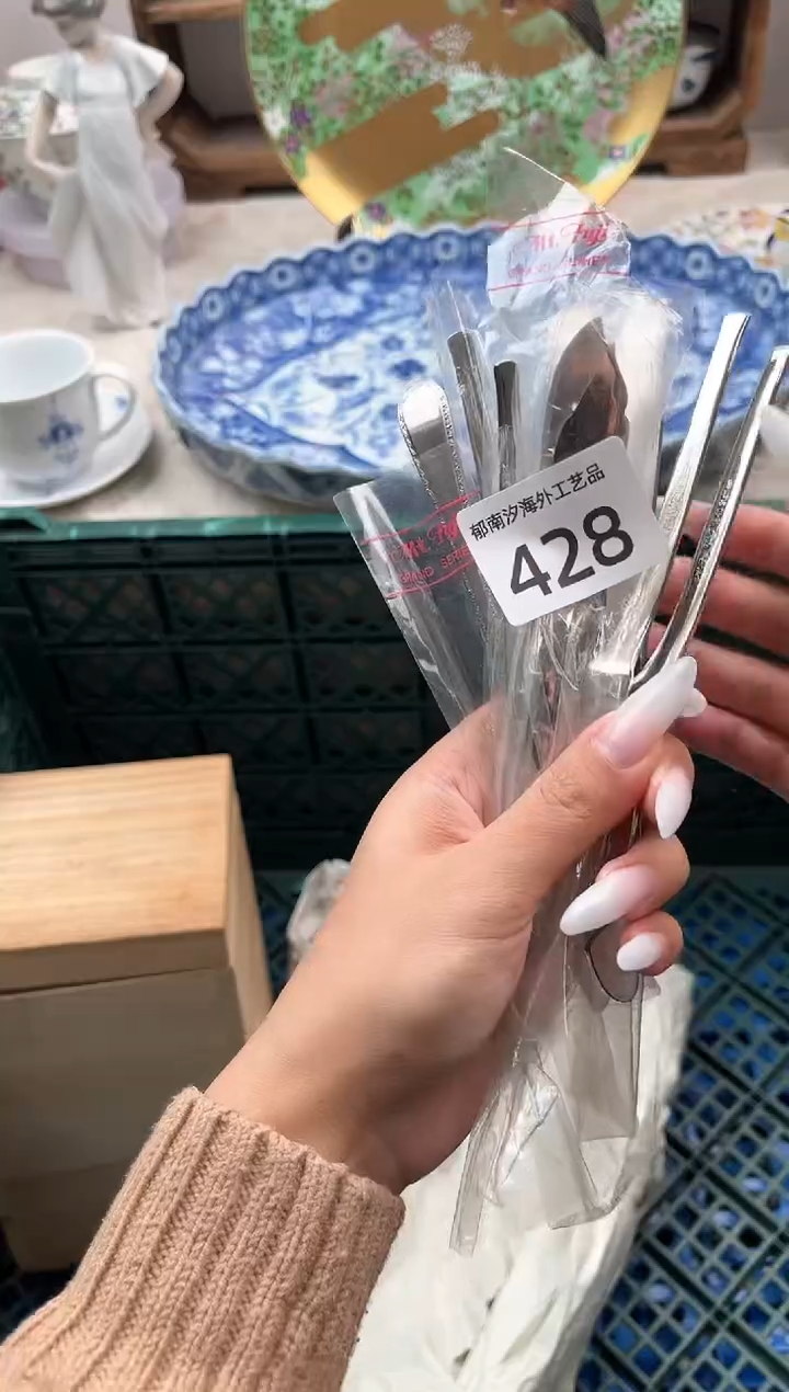 青****猫J          428