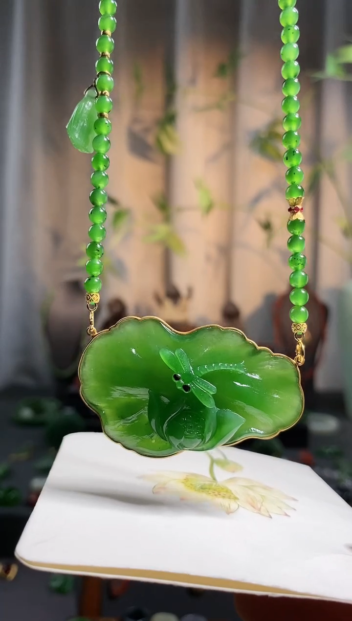 【闪购商品】和田玉颈饰18K金镶嵌，苹果绿色标，早有蜻蜓立上头