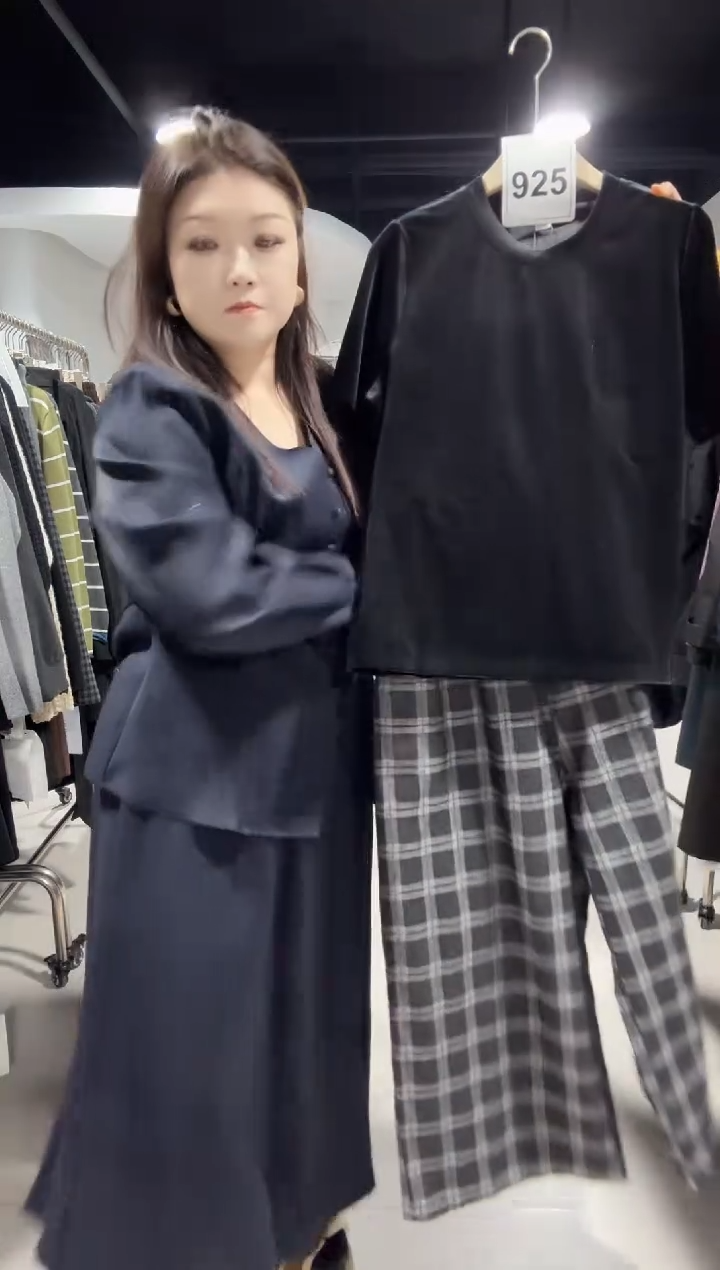 925黑色短袖打底·········