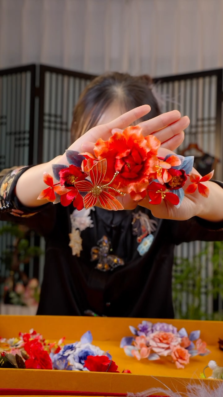 刺绣非遗绒花手工饰品