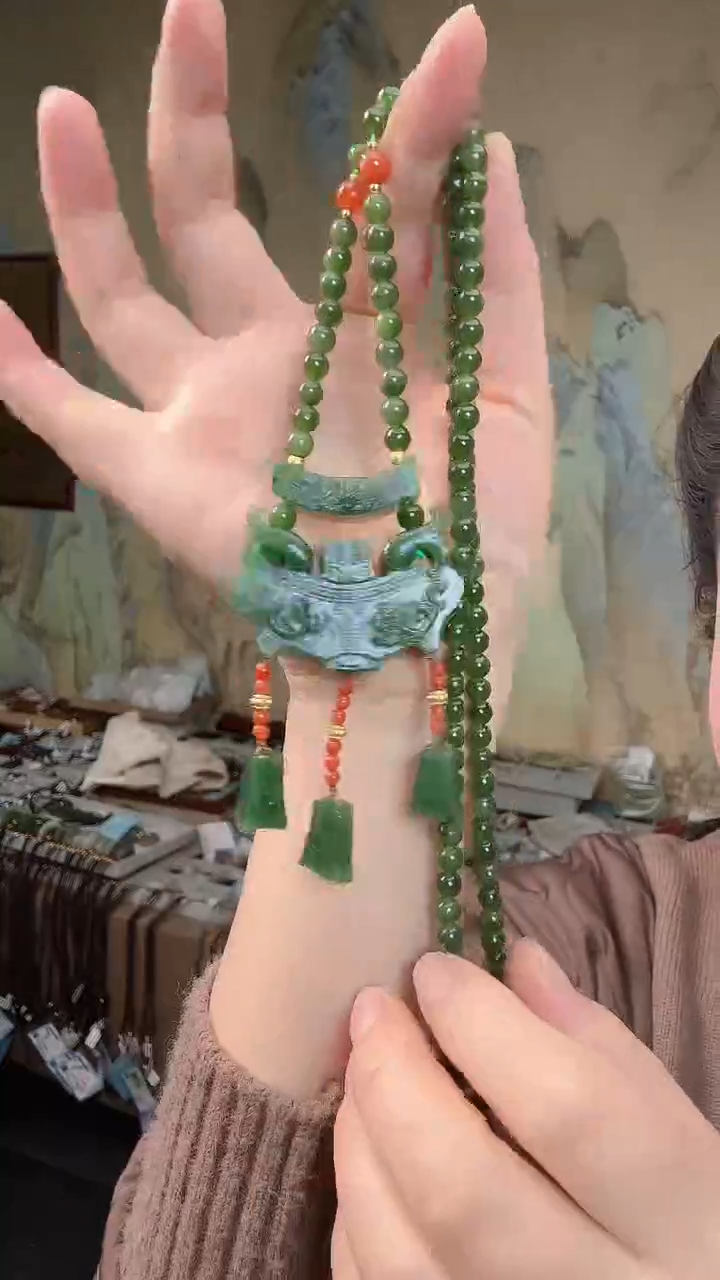 颈饰未镶嵌和田玉.