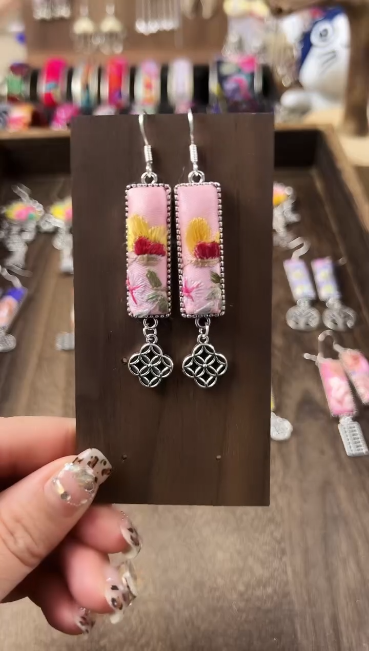 【闪购商品】织绣民族风老绣饰品567