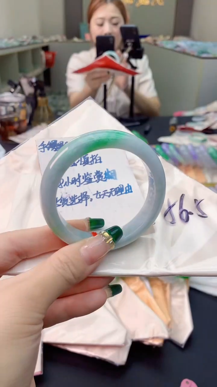 翡翠手镯未镶嵌0113806073